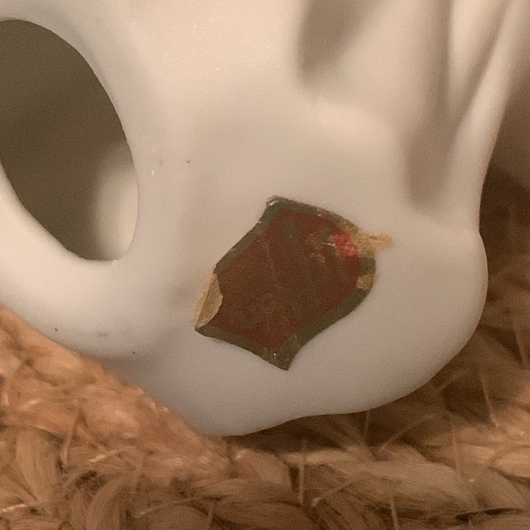 Lefton, vintage bride and groom kissing statue, EUC - Picture 11 of 14